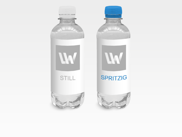 Flaschen und Getränkedosen Wasser